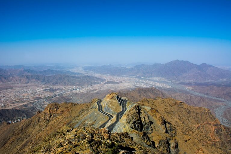 Discover the Majestic Beauty of Saudi Arabia’s Mountain Ranges