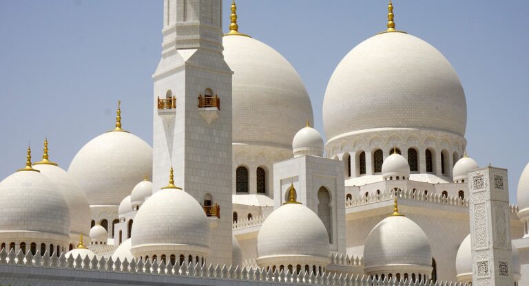 a splendid symbol of islamic architecture discovering the sheikh zayed grand mosque in the uae 1