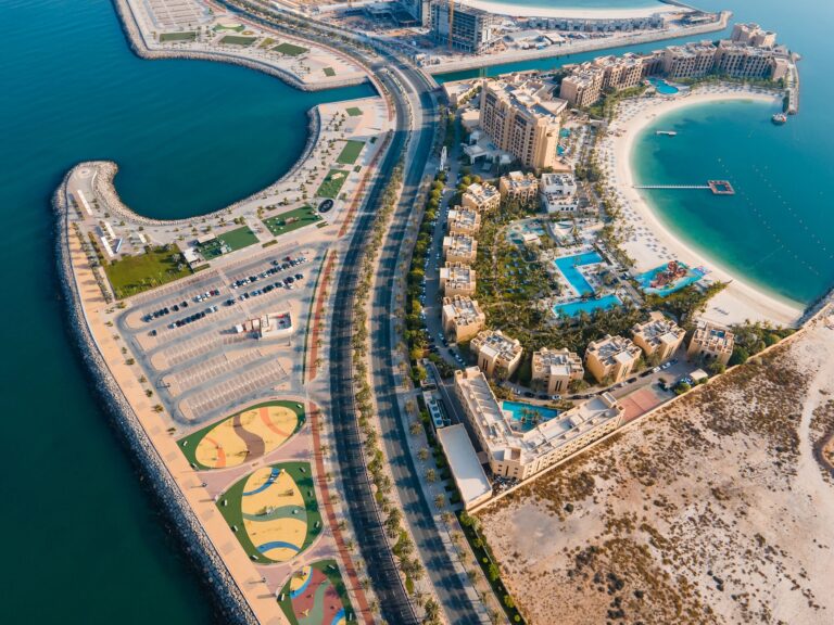 🏝️ Al Marjan Island: Your Oasis of Leisure and Prosperity in the Heart of the UAE