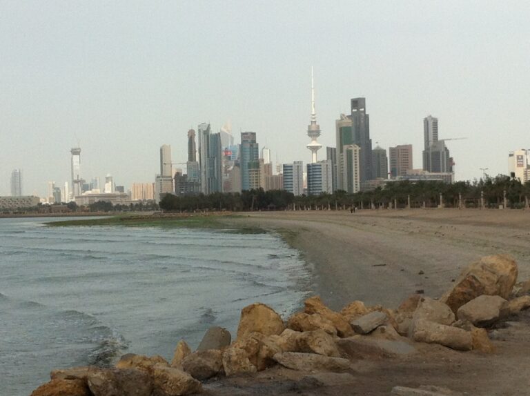 🇴🇲 Shuwaikh Beach: Kuwait’s Tranquil Escape