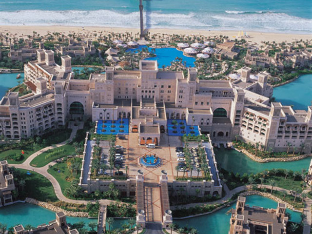 discover the luxury of madinat jumeirah a must visit destination for business tourists in the uae 1