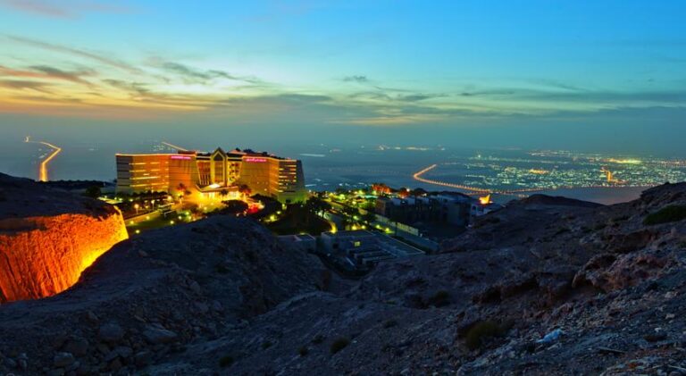 🇸🇦 Hafeet Mountain Soars: Your Taif Guide