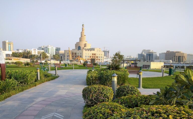 🕌 Qatar’s Tranquil Oasis: Exploring the Serenity of Fanar Mosque