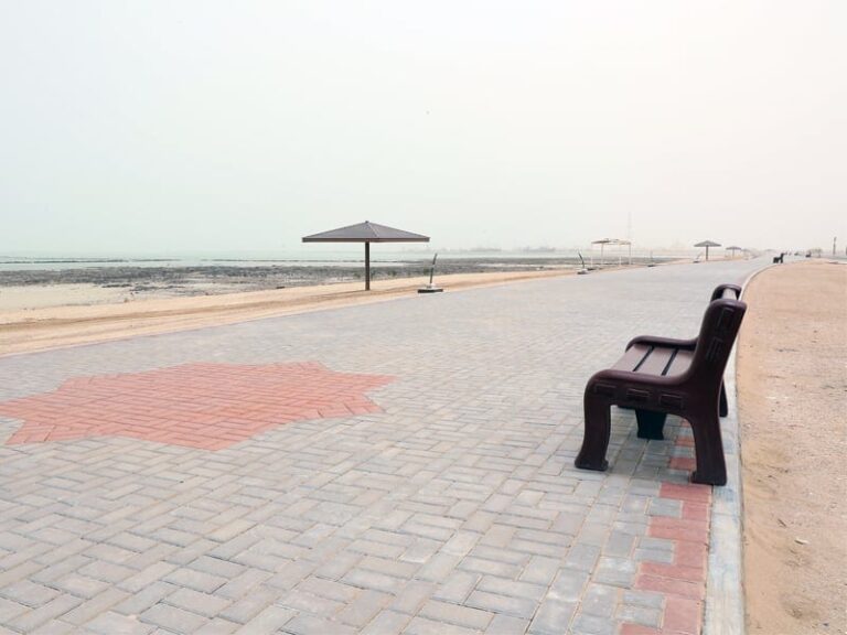 ️ Business & Beach Vibes: Discover Al Shamal Corniche’s Tranquil Getaway