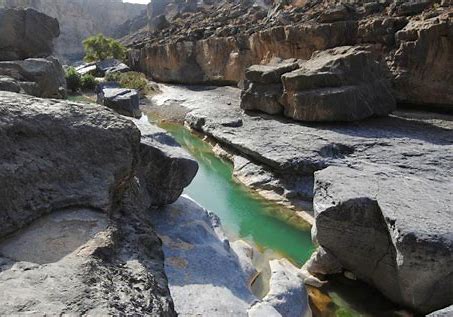 discovering the hidden gem of wadi damm in omans al hajar mountains a must visit destination for tourists