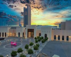 Avenues Mall: Bahrain’s Shimmering Oasis for Shopaholics & Globetrotters