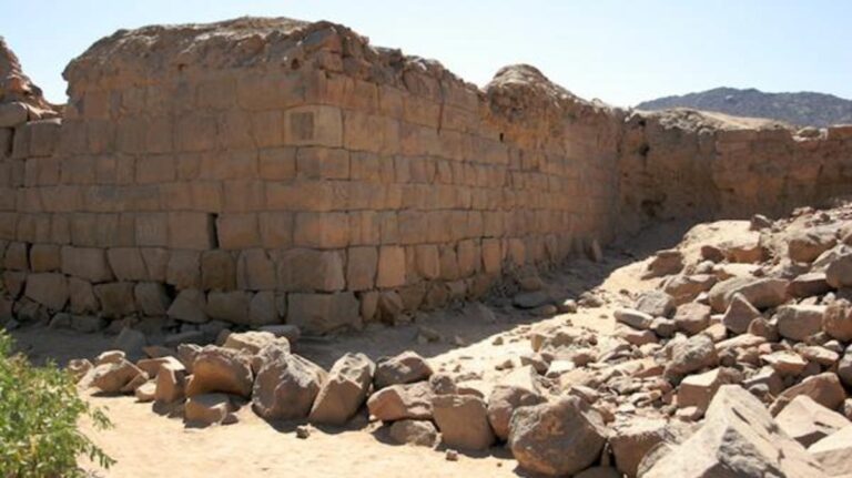 Najran’s Majestic Canyons: Hike Al-Okhdood ️