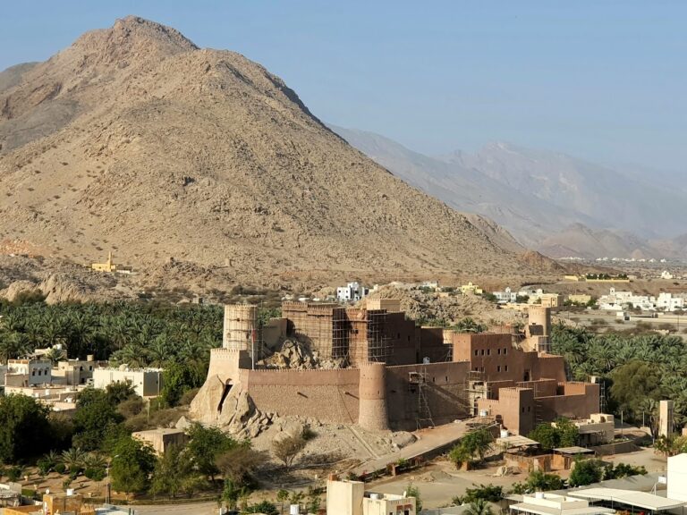 🏰 Nakhal Castle Park: Discover Nature’s Embrace in Enchanting Oman