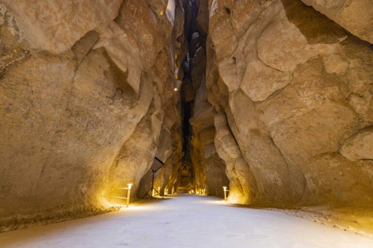 exploring the magnificent al qarah caves in al ahsa saudi arabia a must visit destination for tourists