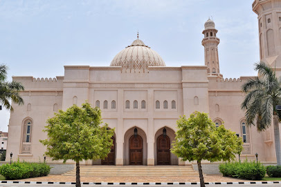 🕌 Majestic Qaboos Mosque: Discover the Timeless Beauty in Salalah, Oman