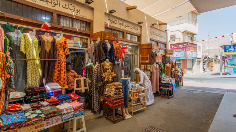 Muharraq Souq: A Treasure Trove of Authentic Bahraini Experiences for Tourists