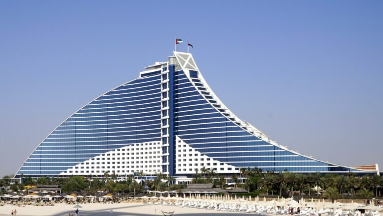 The Ultimate Guide to Jumeirah Beach Residence (JBR) – A Must-Visit Destination for Tourists in the UAE