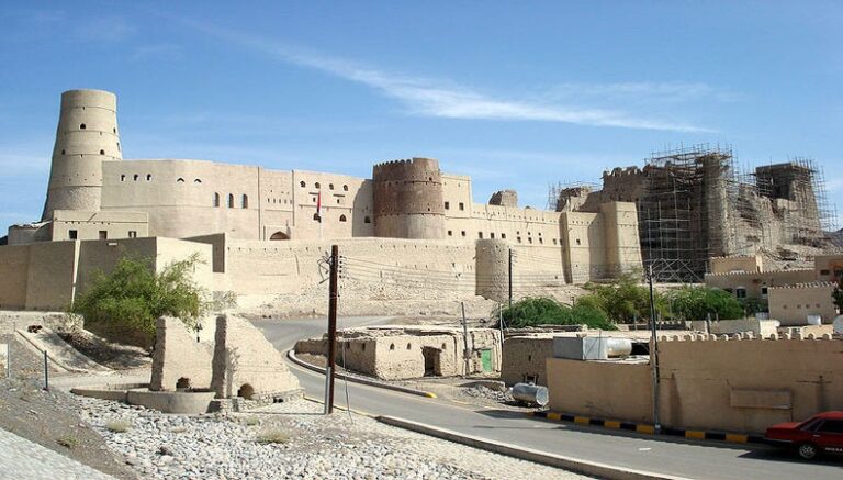 🏰 Experience Bahla Street: Unveiling Oman’s Cultural Gem