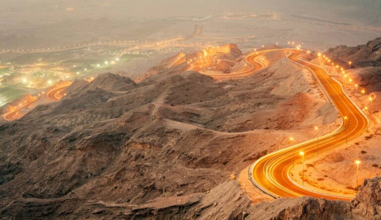 🏜️ Jebel Hafeet: A Mesmerizing Oasis of Tranquility and Adventure