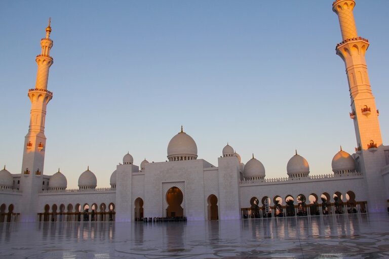 Unveiling the Beauty of UAE: Top Attractions to Visit