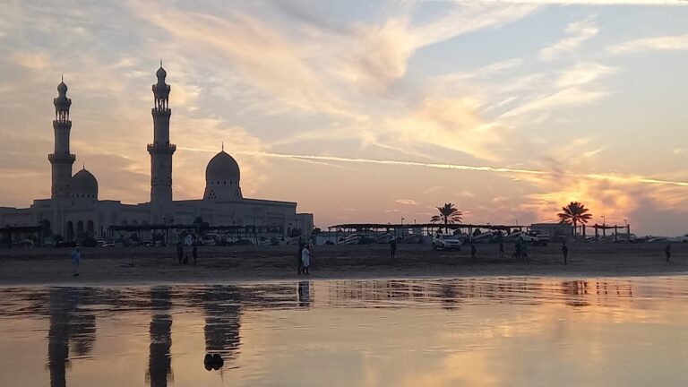 Al Hail Beach: Unveiling the Cultural Charms of Muscat, Oman 🏖️