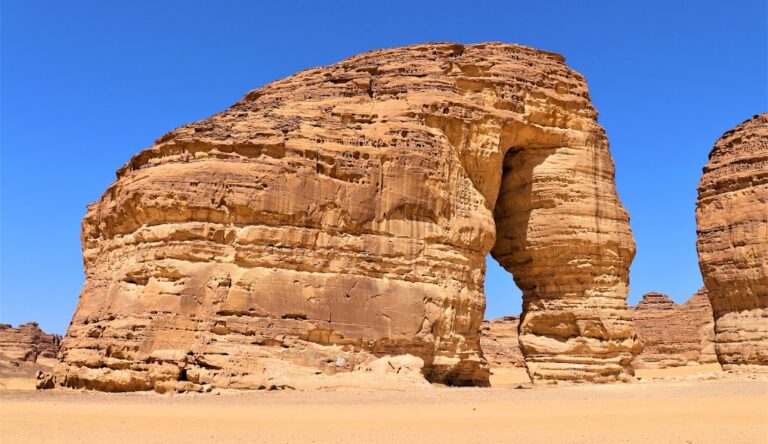 🏛️ Discovering the Ancient Beauty of Madain Saleh in KSA 🇸🇦